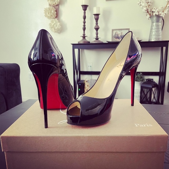 Never worn! Black peep toe Louboutins - Picture 4 of 4
